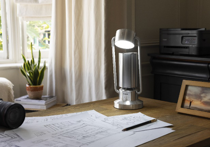 Foto Canon amplía su portfolio de productos al mundo del audio con la nueva lámpara con altavoz Light & Speaker ML-A, una apuesta de diseño exclusivo para crear el ambiente perfecto en casa.